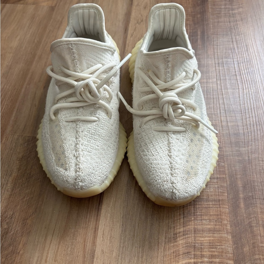 Bone Adidas Yeezys